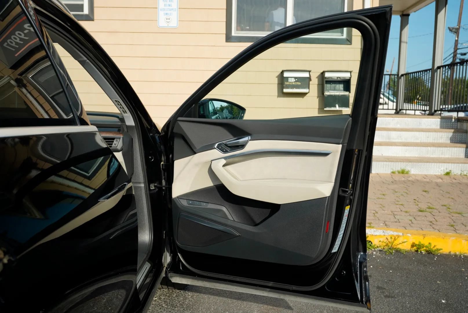 Used 2019 Audi e-tron Prestige AWD/4WD image 39