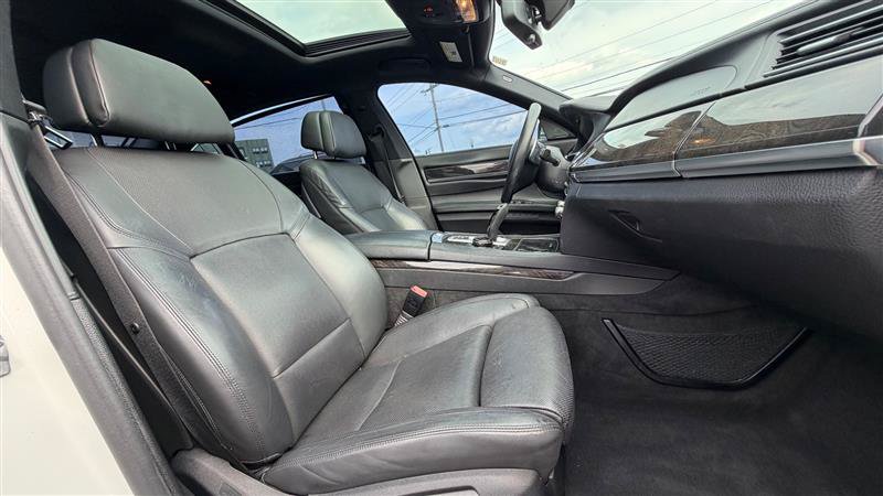 Used 2014 BMW 750Li RWD image 36