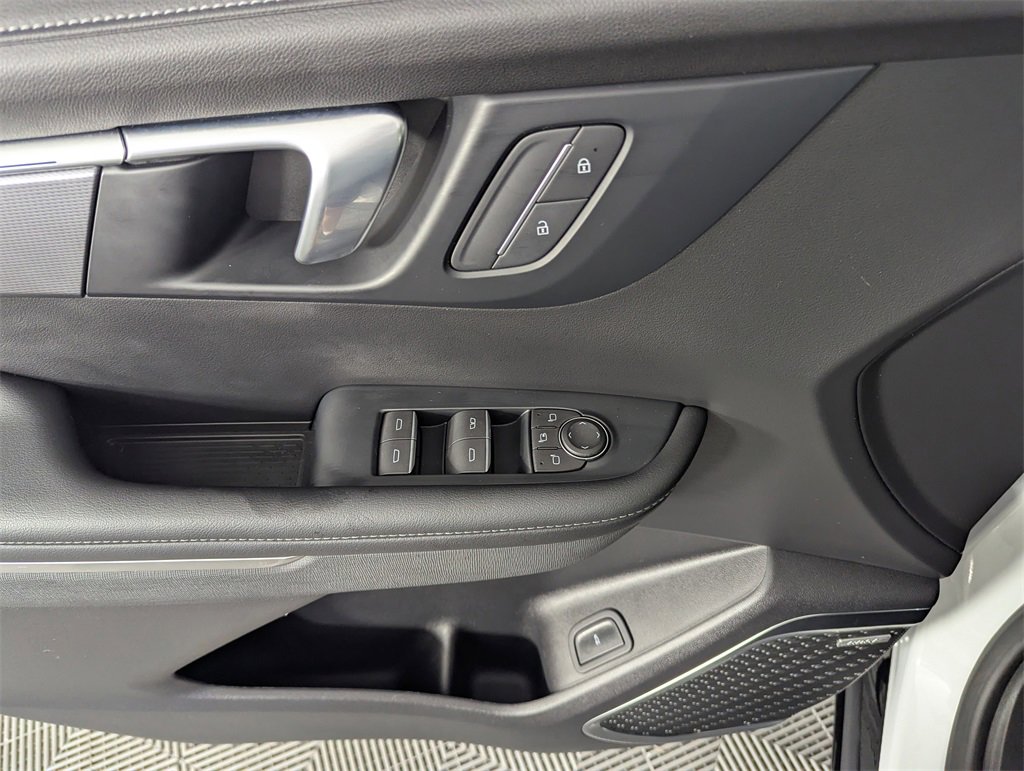 Used 2025 Buick Enclave Sport Touring w/ LPO, All-Weather Package image 18