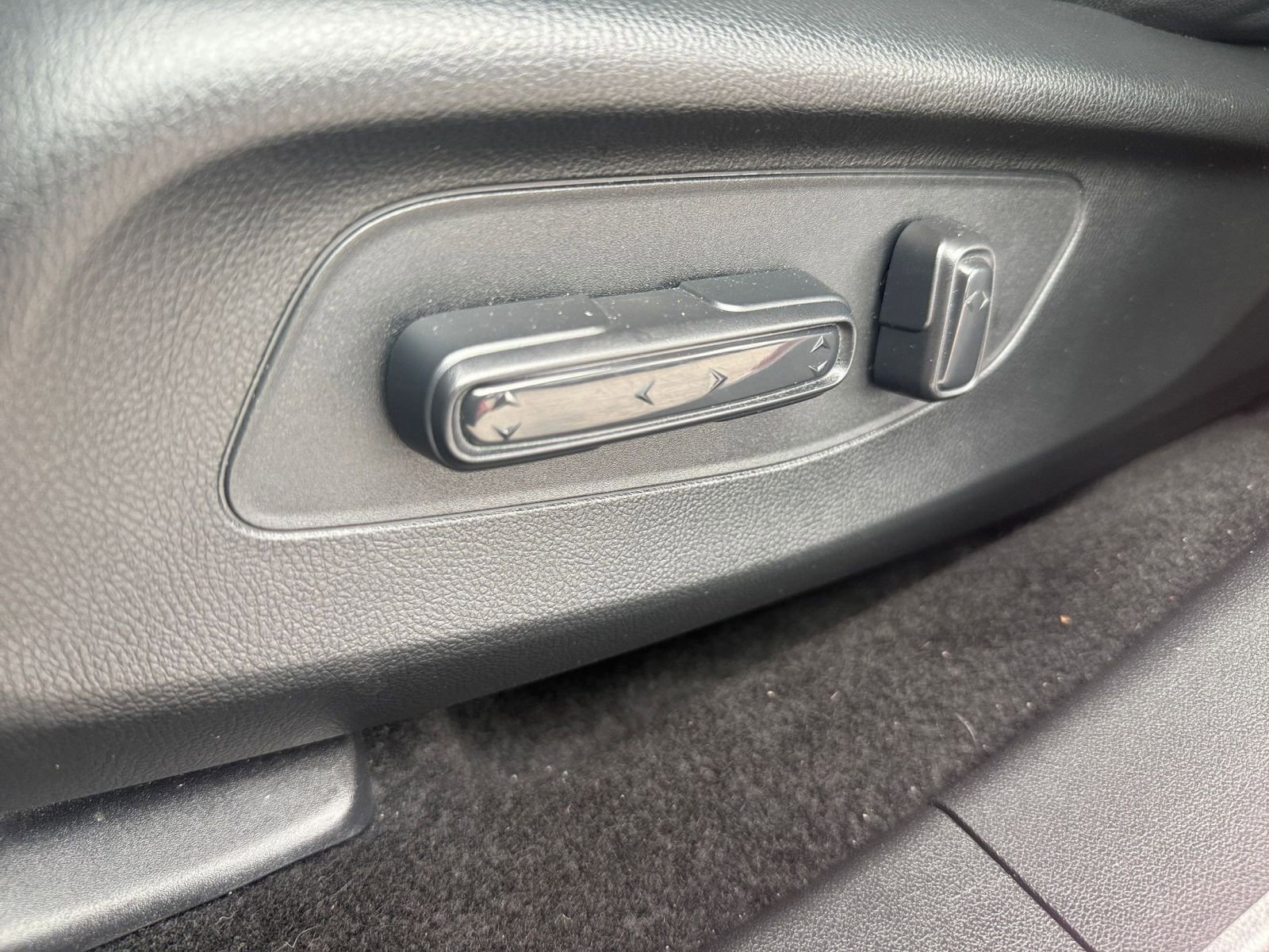 Used 2025 Honda HR-V EX-L image 23