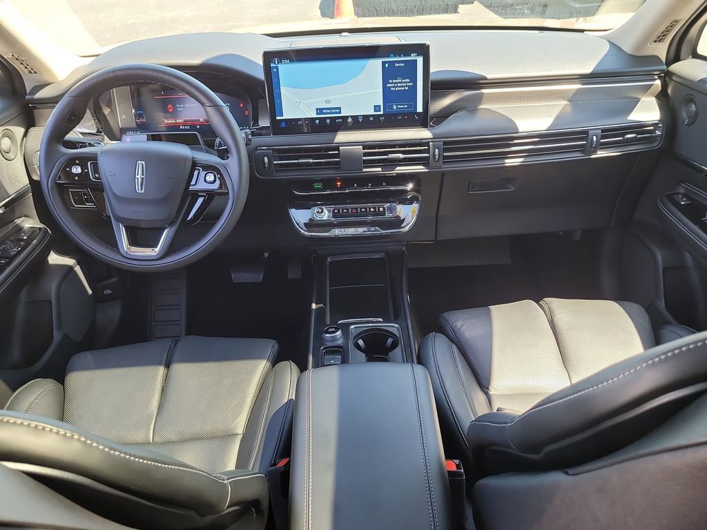 Used 2025 Lincoln Corsair Reserve w/ Equipment Group 202A image 12