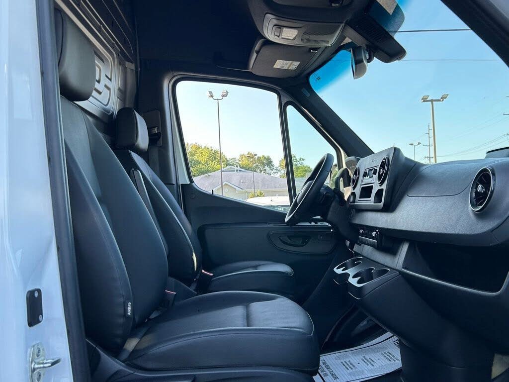Used 2025 Mercedes-Benz Sprinter 2500 image 6