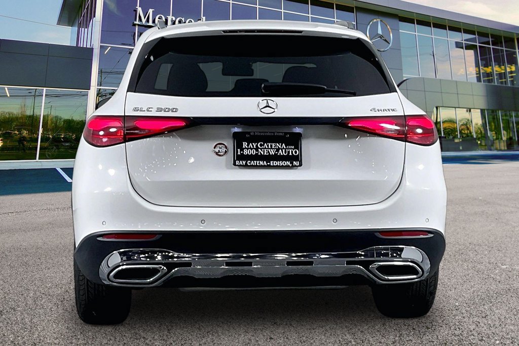 Certified 2025 Mercedes-Benz GLC 300 4MATIC image 4
