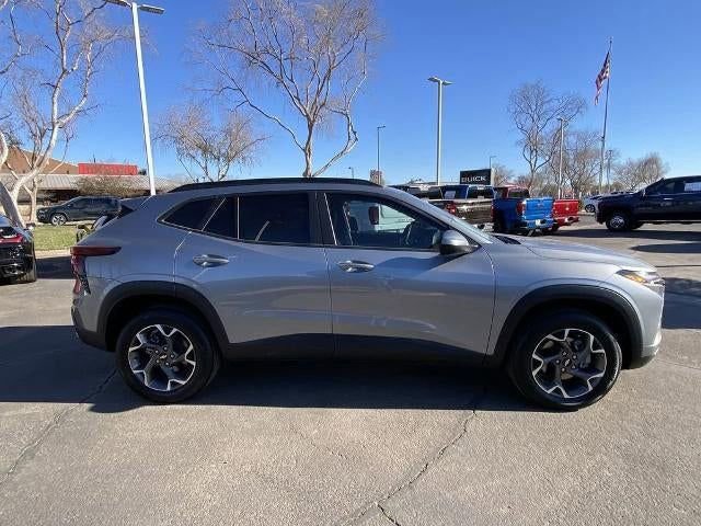 Used 2025 Chevrolet Trax LT w/ Driver Confidence Package FWD image 2
