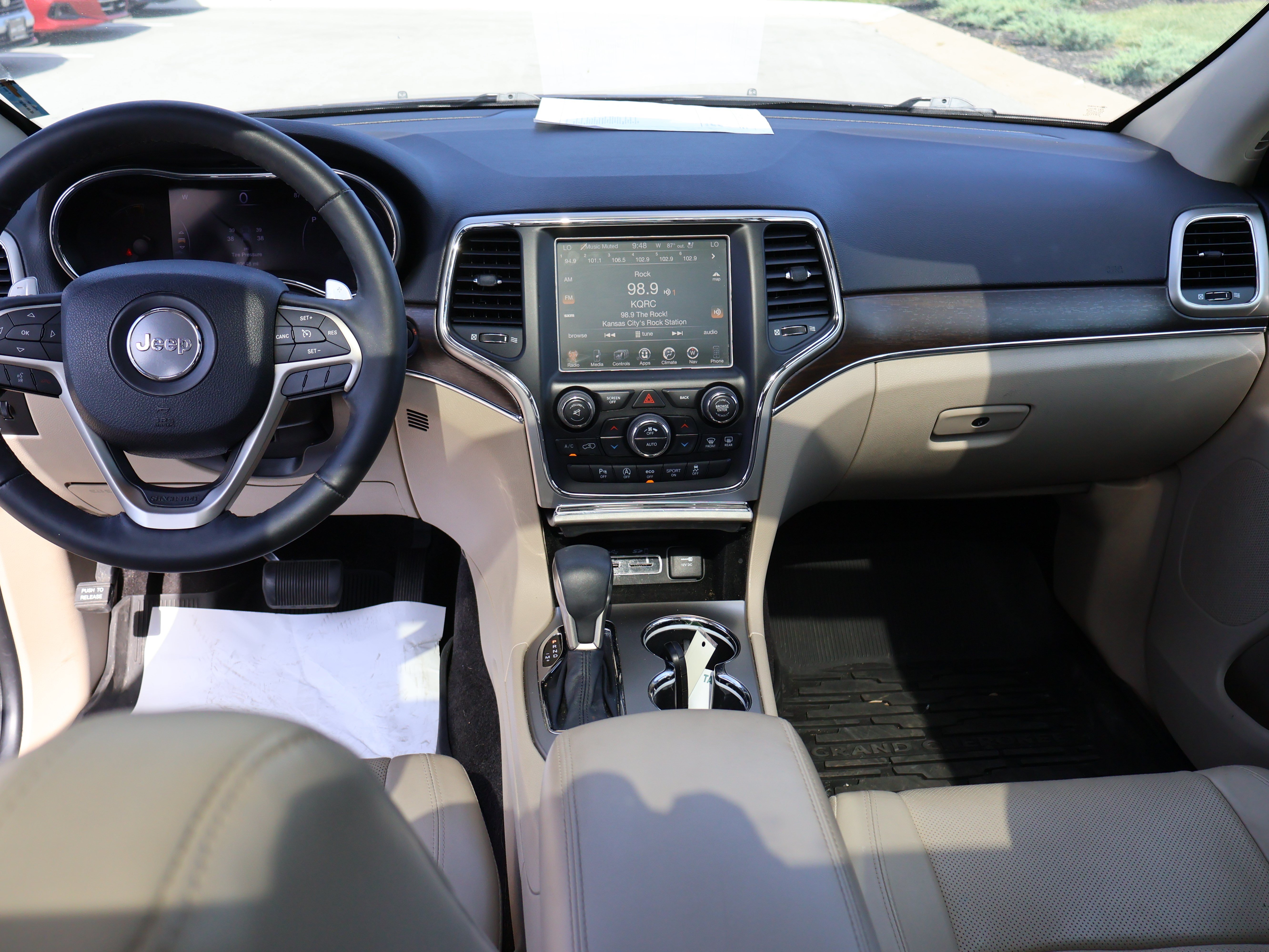 Used 2017 Jeep Grand Cherokee Limited w/ Luxury Group II AWD/4WD image 24