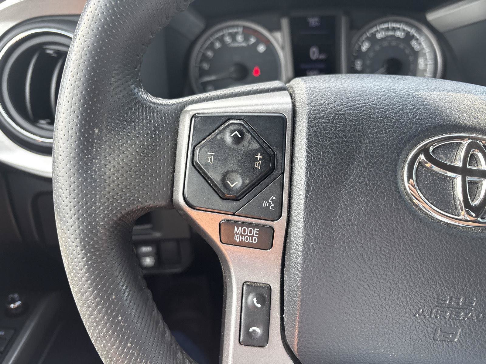 Used 2017 Toyota Tacoma Limited w/ Tow Package AWD/4WD image 18