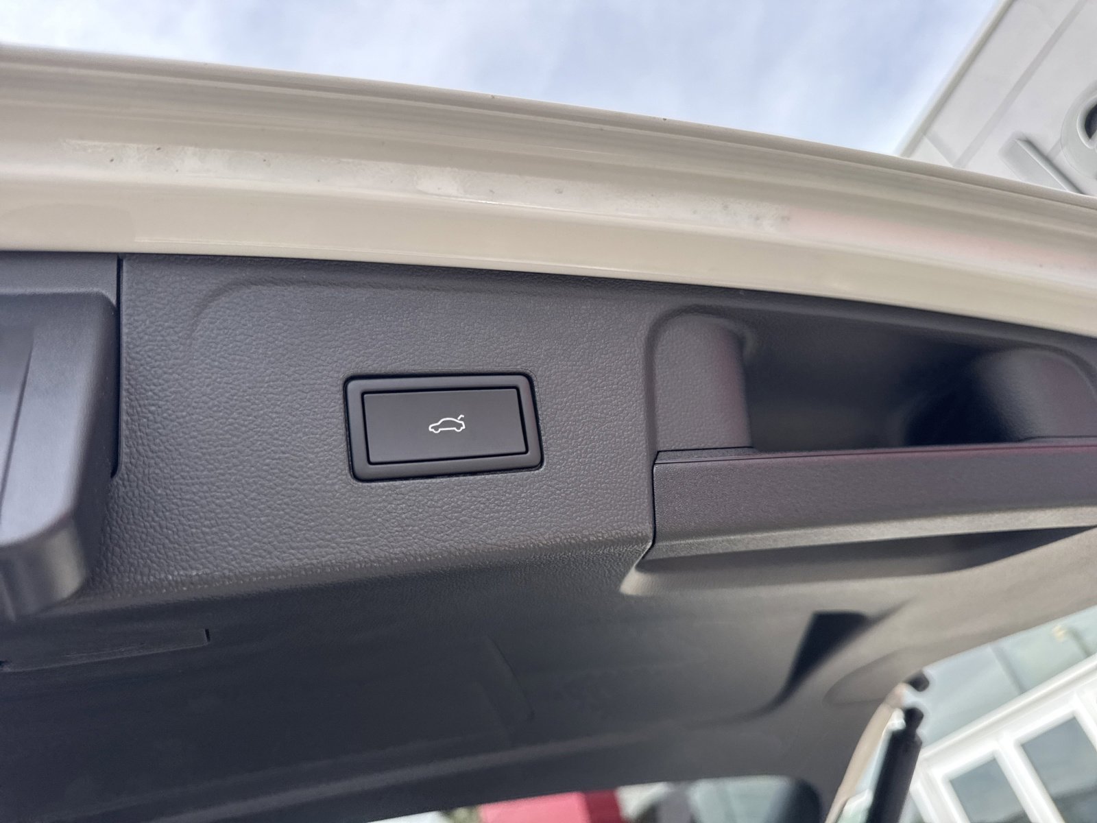 New 2026 Volkswagen Atlas SEL Premium R-Line image 9