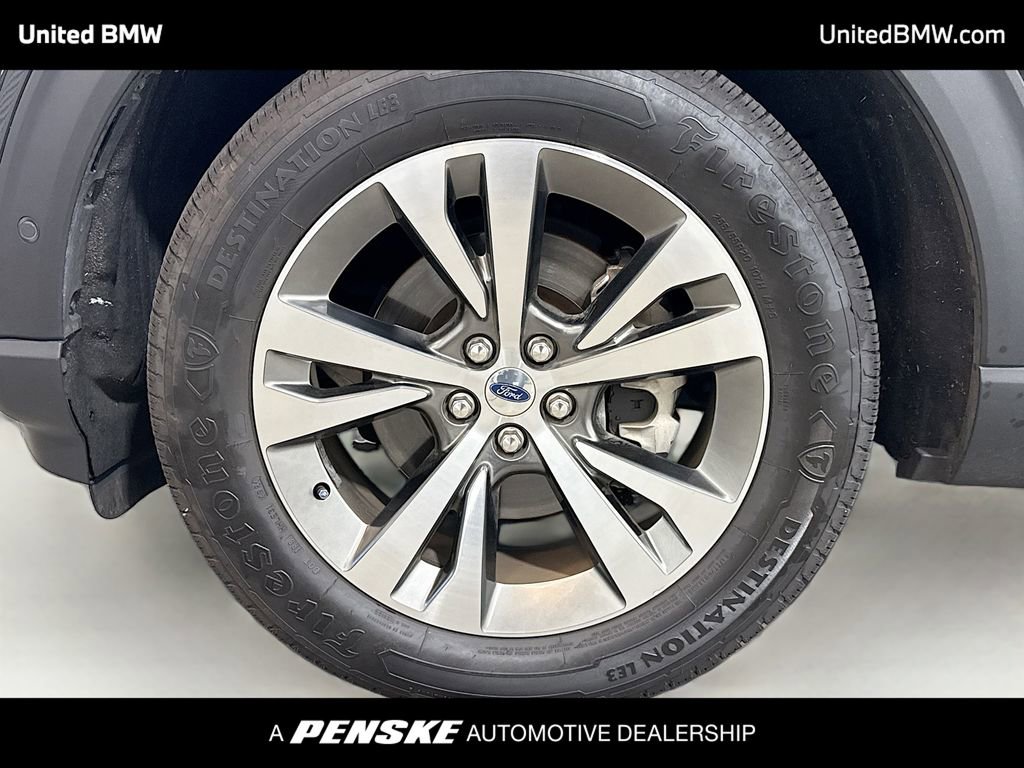 Used 2020 Ford Explorer Platinum w/ Premium Technology Package image 2