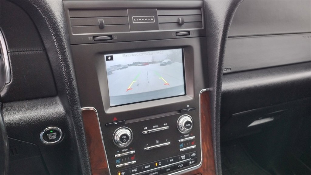 Used 2017 Lincoln Navigator Select image 13