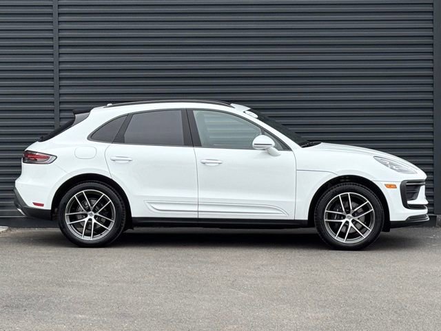 Certified 2025 Porsche Macan AWD/4WD image 8