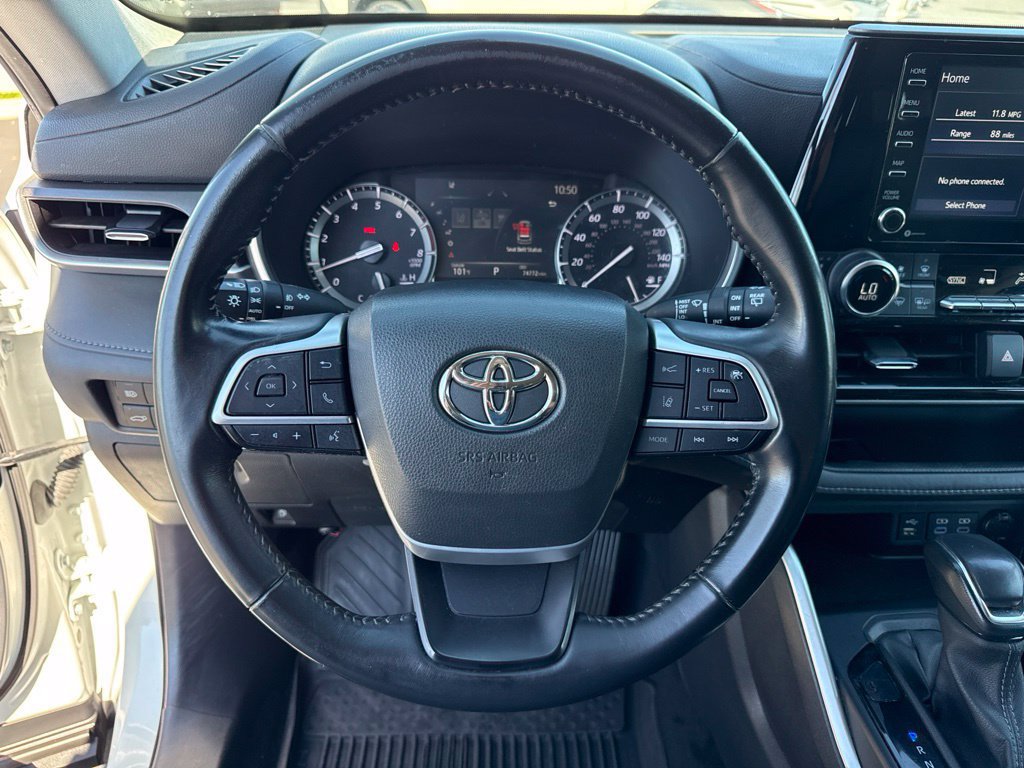 Used 2022 Toyota Highlander XLE FWD image 23
