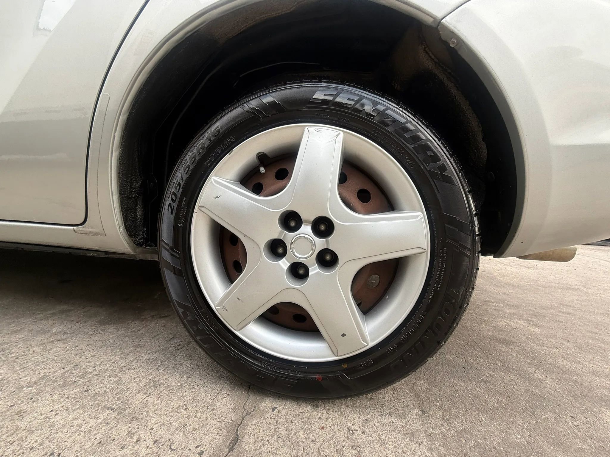 Used 2004 Toyota Matrix FWD image 24