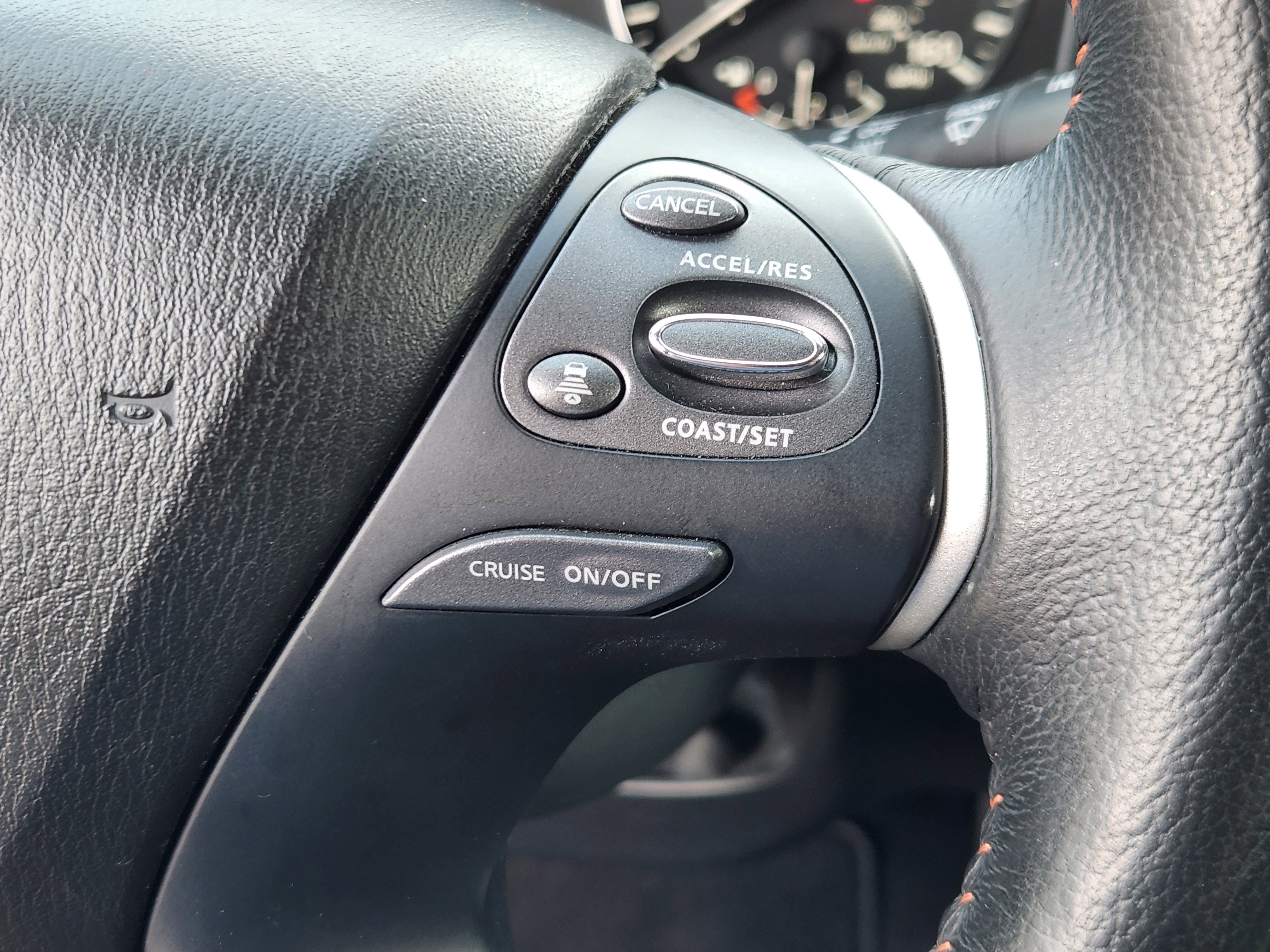 Used 2020 Nissan Pathfinder SL image 28