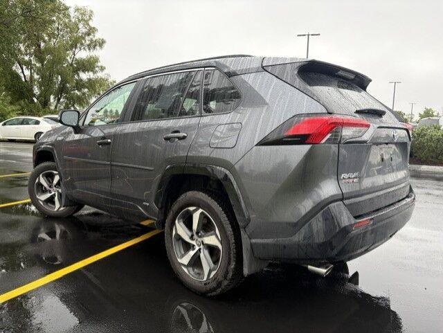 Used 2022 Toyota RAV4 SE w/ Weather & Moonroof Package AWD/4WD image 10