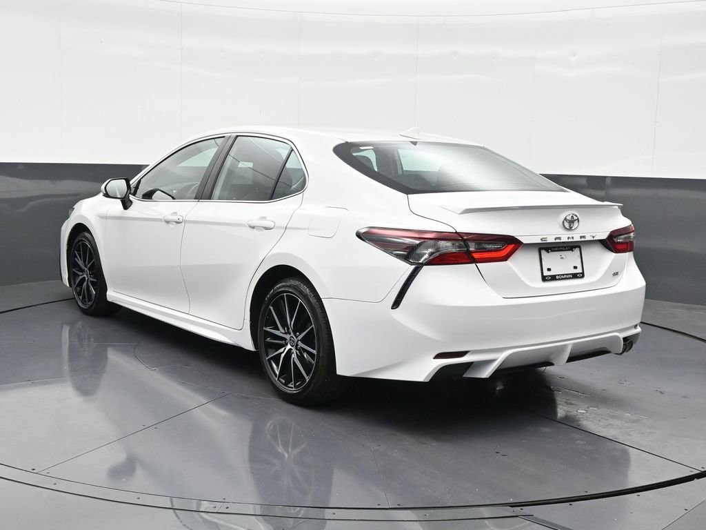 Used 2024 Toyota Camry SE image 3