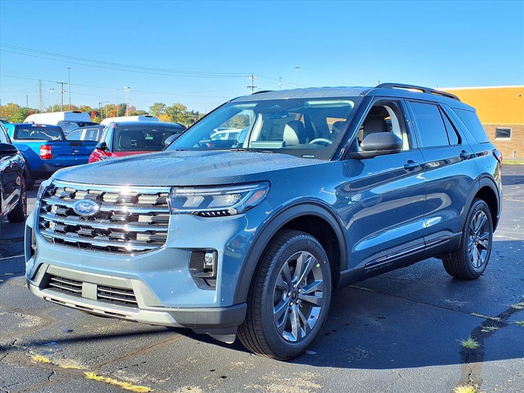 New 2026 Ford Explorer Active w/ Active Comfort Package image 3