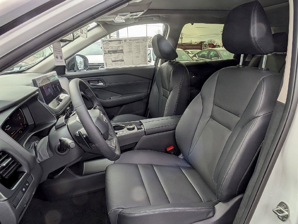 New 2025 Nissan Rogue SL w/ Tech Package AWD/4WD image 17