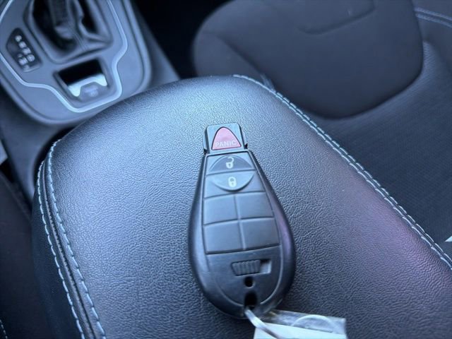 Used 2019 Jeep Cherokee Latitude w/ Popular Appearance Group FWD image 35