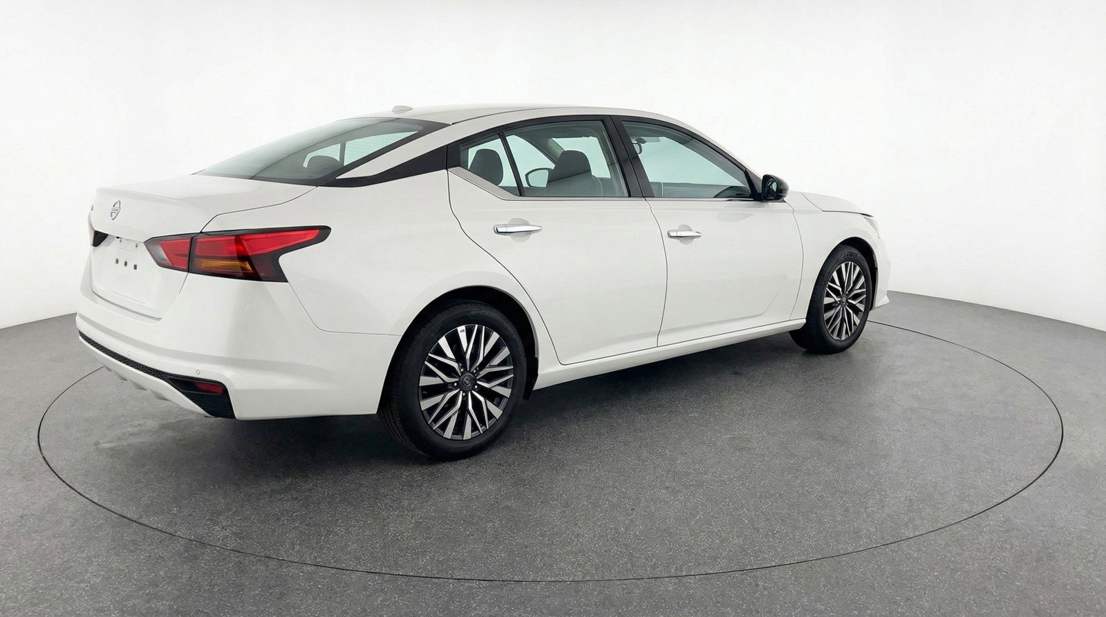 Used 2025 Nissan Altima 2.5 SV image 9