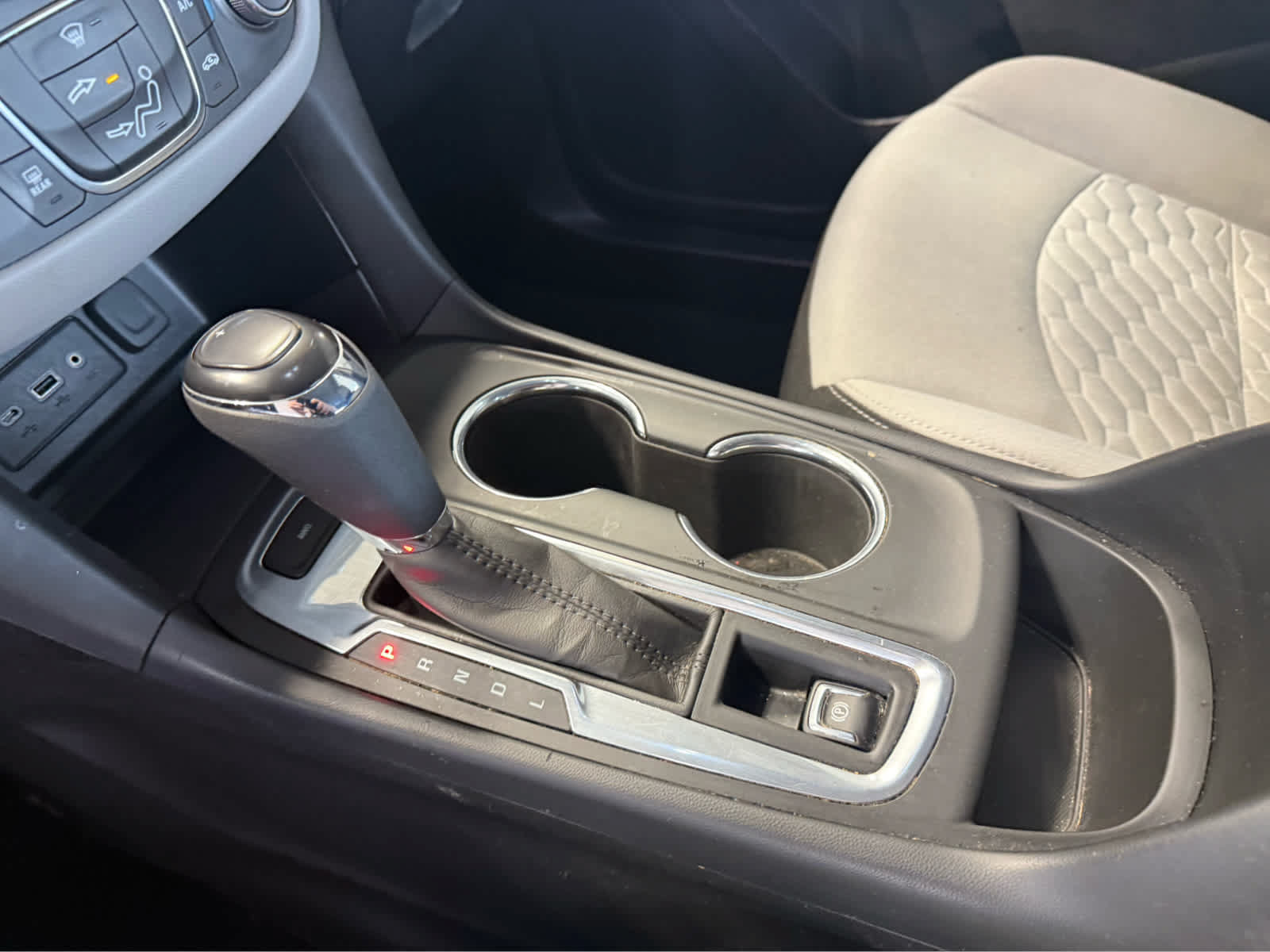 Used 2019 Chevrolet Equinox LS AWD/4WD image 14