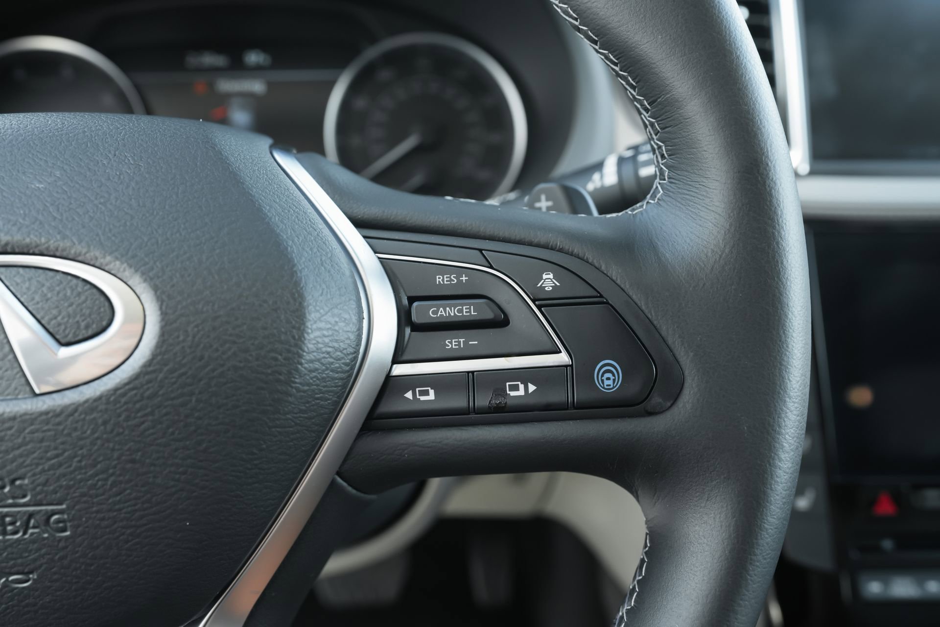 Used 2025 INFINITI QX50 Luxe image 14