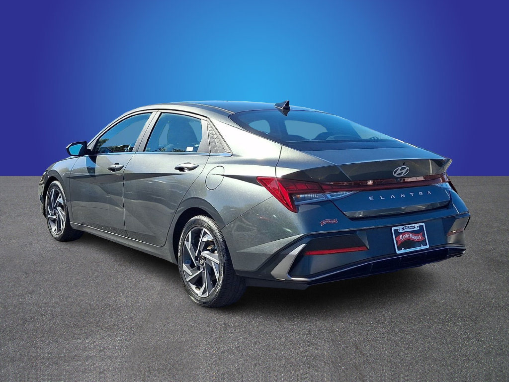 Used 2025 Hyundai Elantra SEL FWD image 6