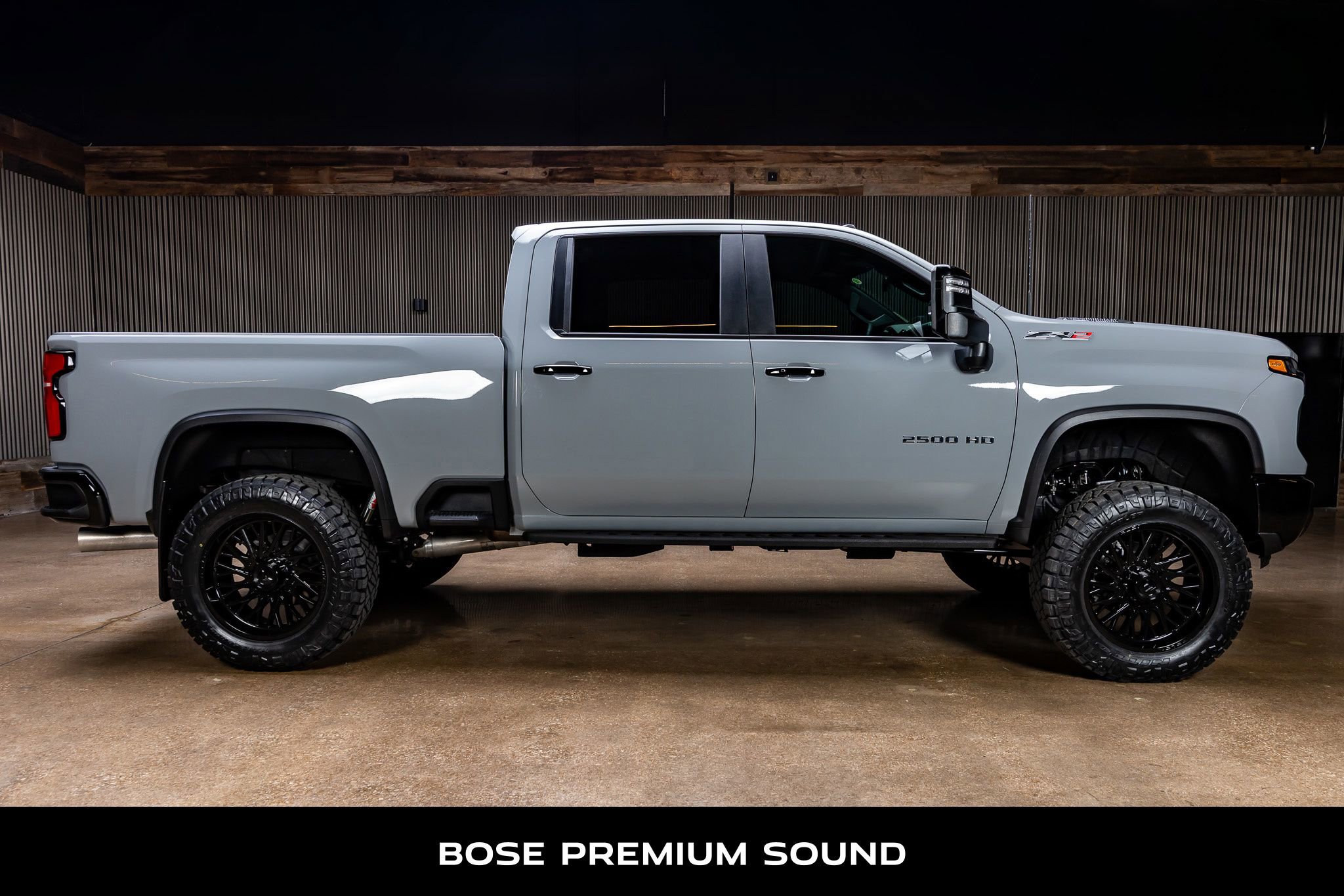 Used 2025 Chevrolet Silverado 2500 ZR2 w/ Technology Package image 11