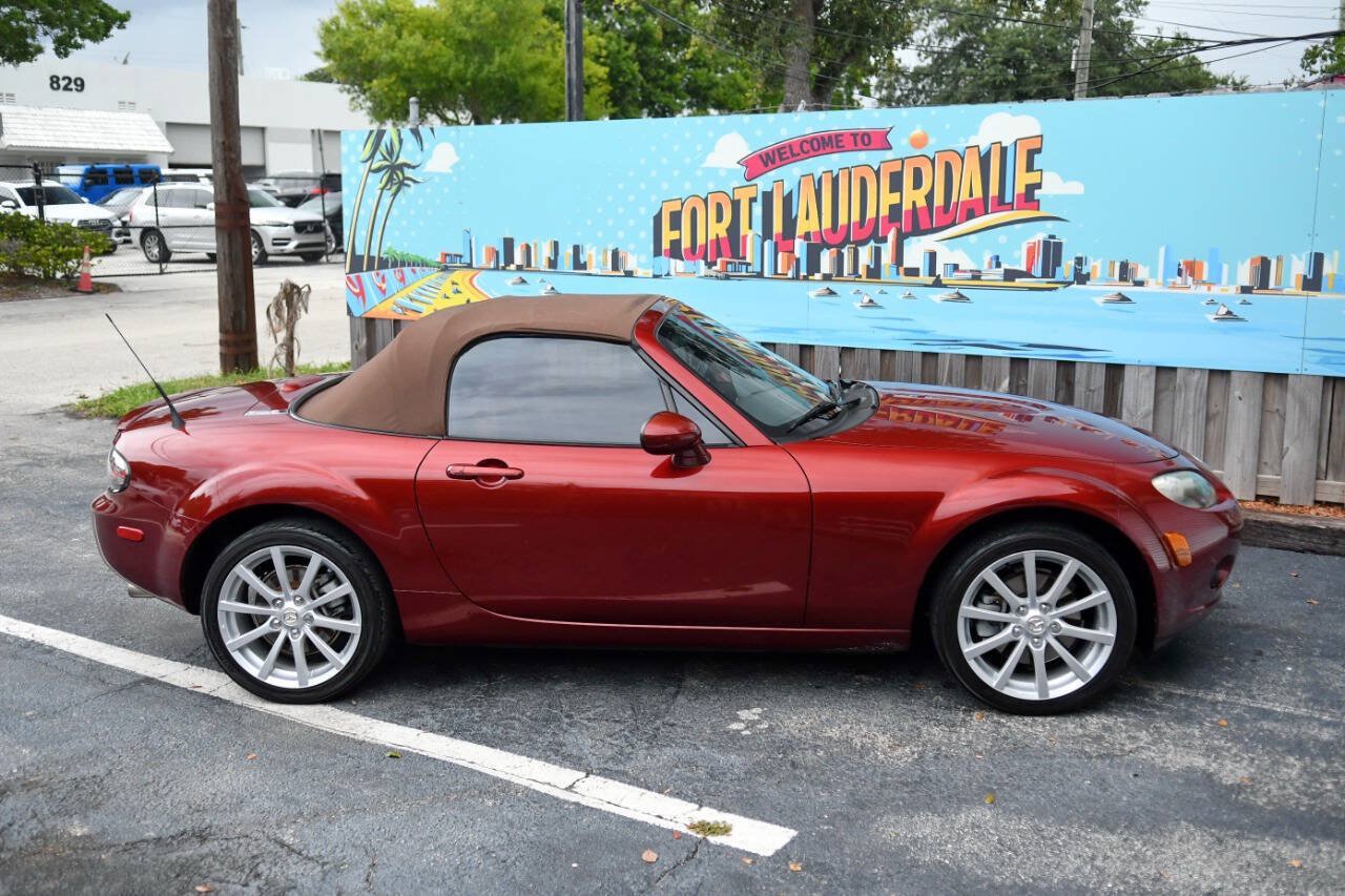 Used 2006 MAZDA MX-5 Miata Grand Touring w/ Premium Pkg RWD image 35