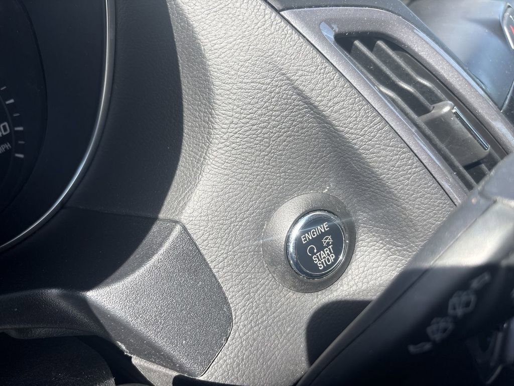 Used 2014 Ford Focus Titanium FWD image 17