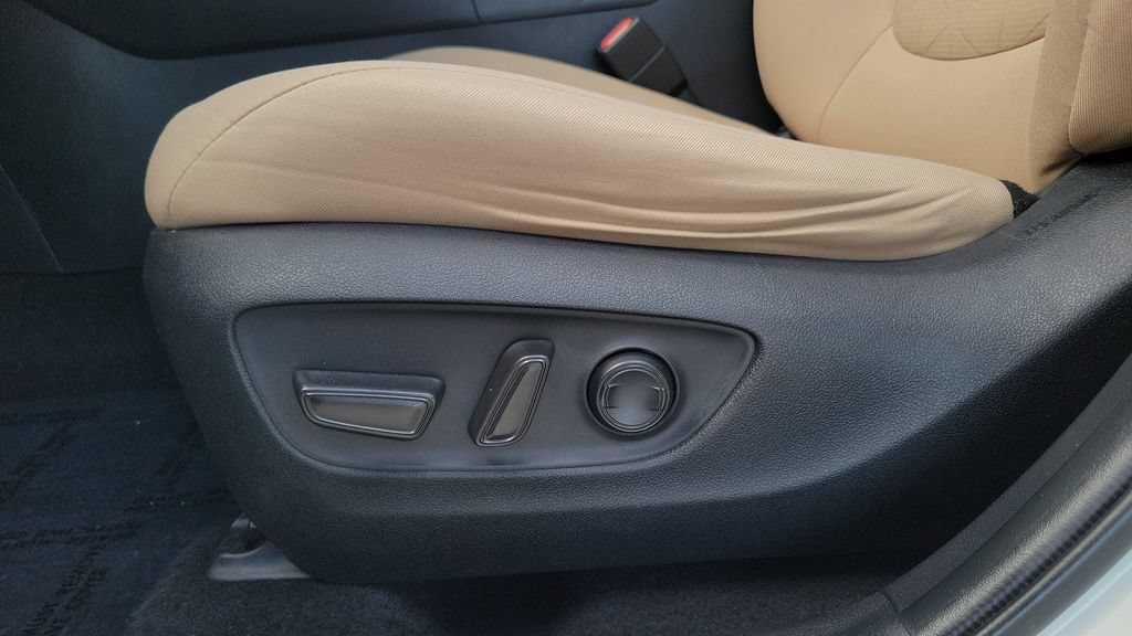 Certified 2020 Toyota RAV4 XLE FWD image 16