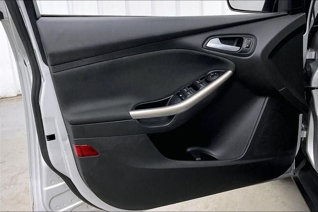Used 2018 Ford Focus Titanium FWD image 21