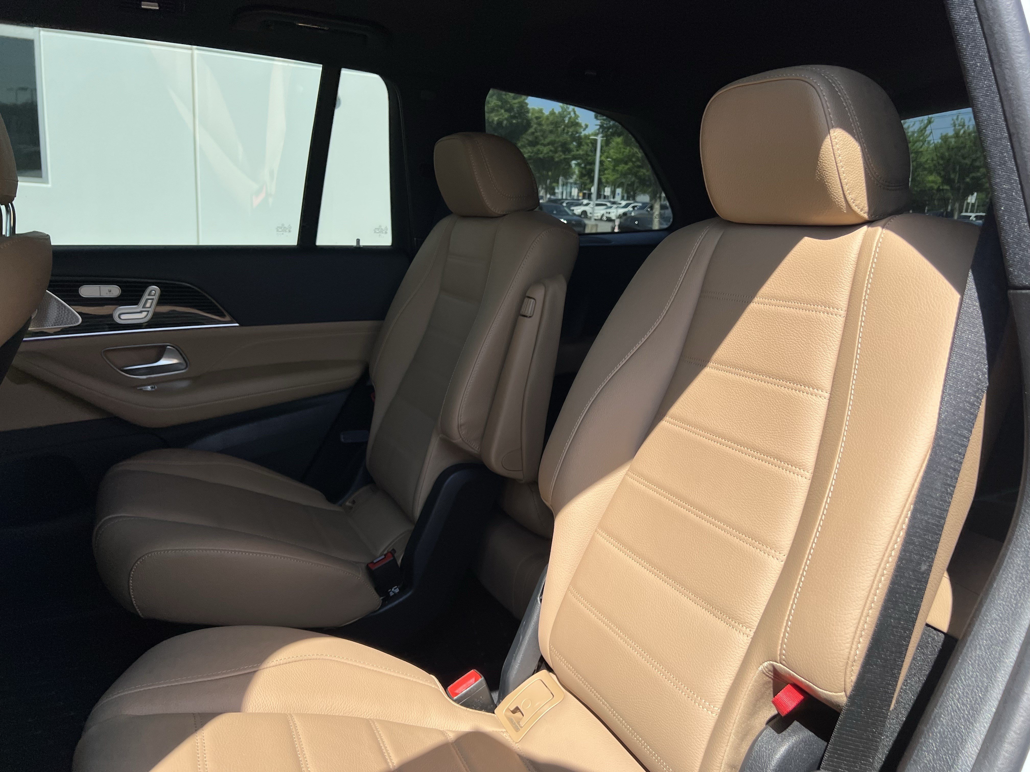 Certified 2025 Mercedes-Benz GLS 450 4MATIC image 33