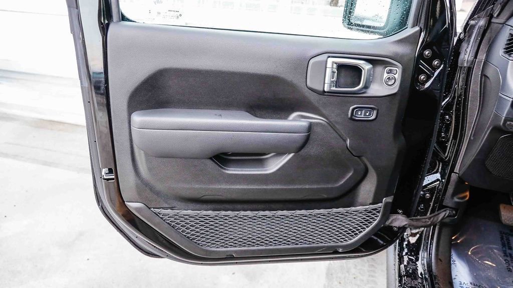 Used 2025 Jeep Gladiator Mojave image 25