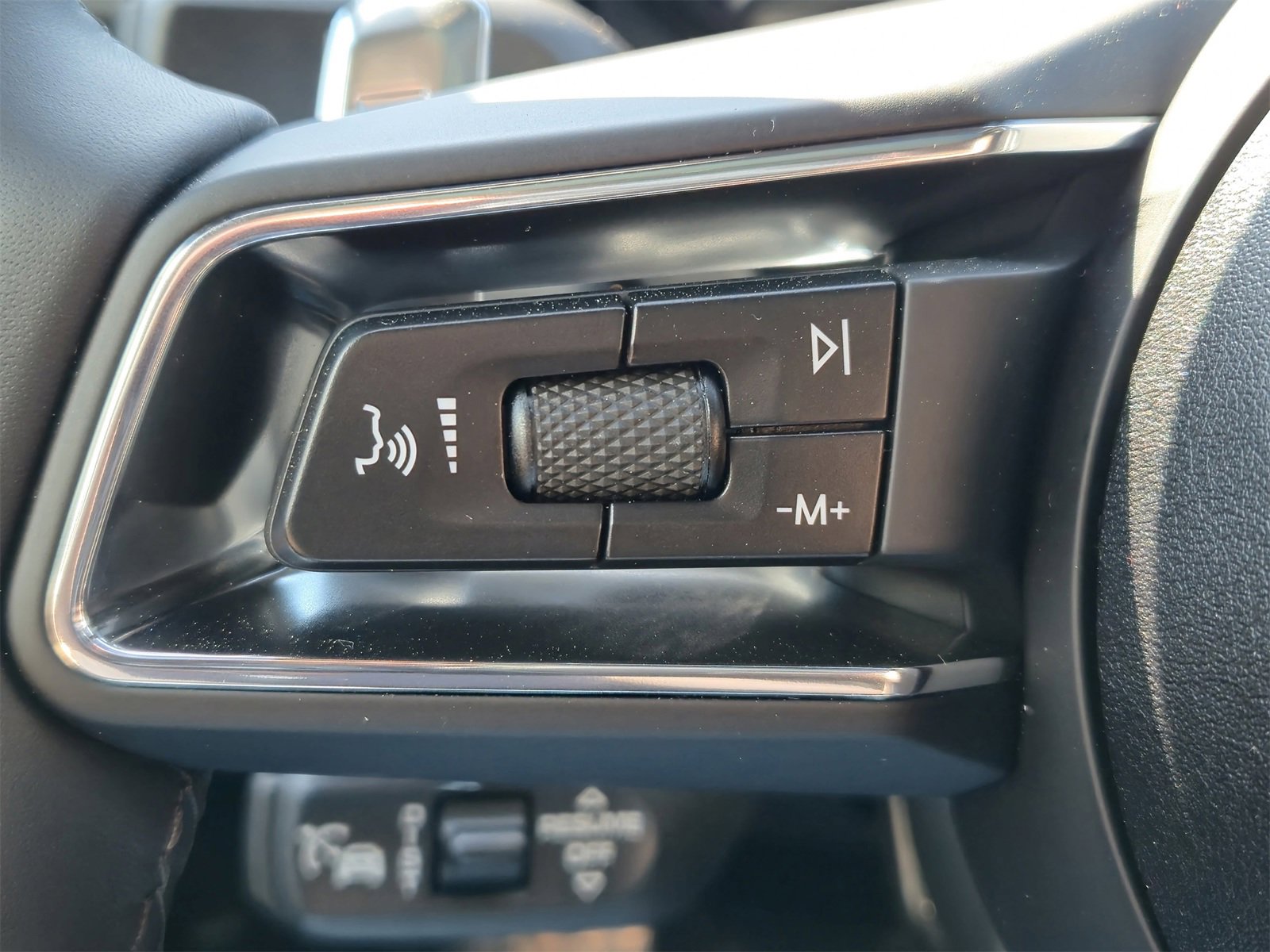 Certified 2025 Porsche Macan image 23