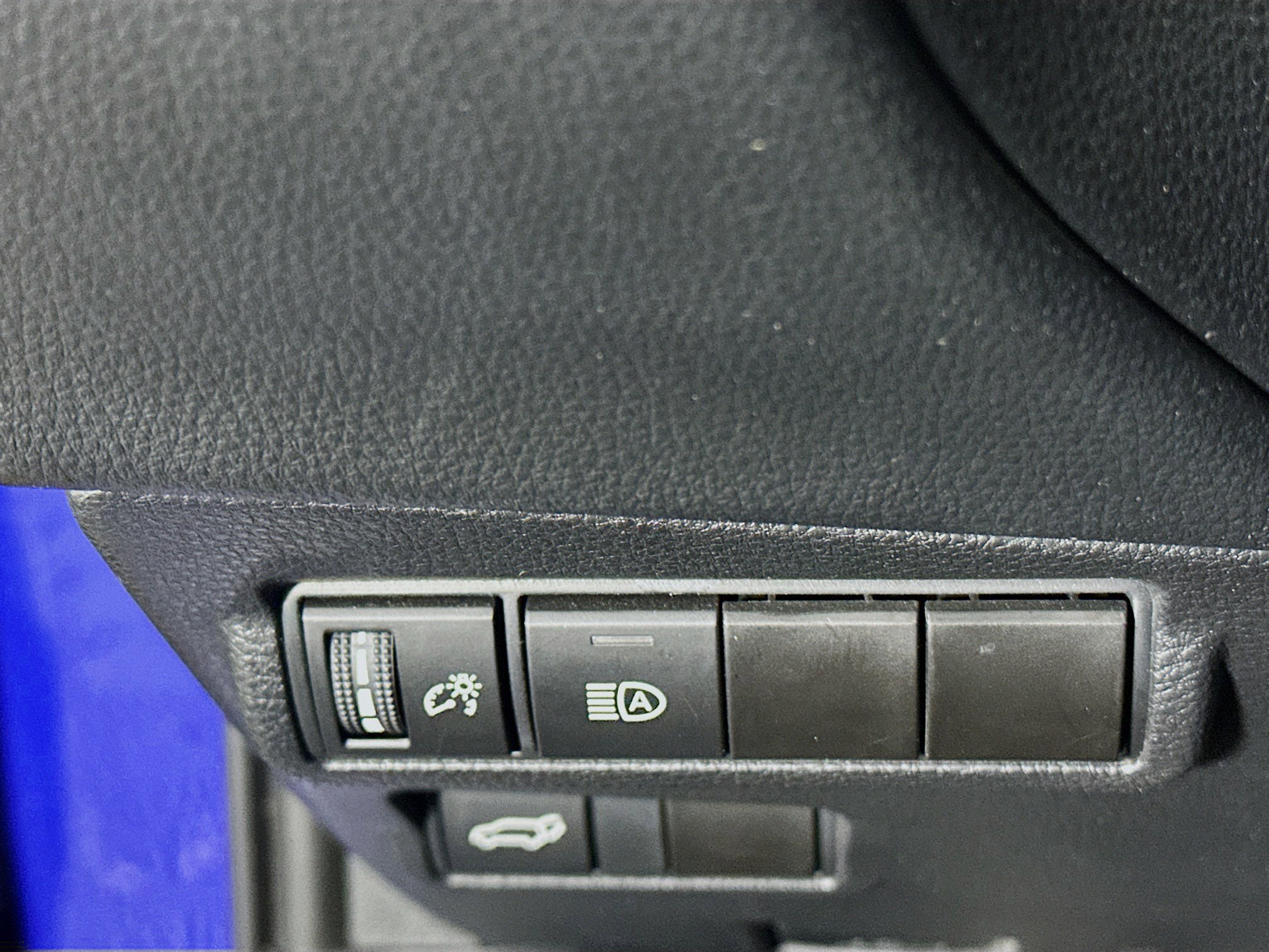 Used 2024 Toyota Corolla Cross XLE w/ Convenience Package image 17