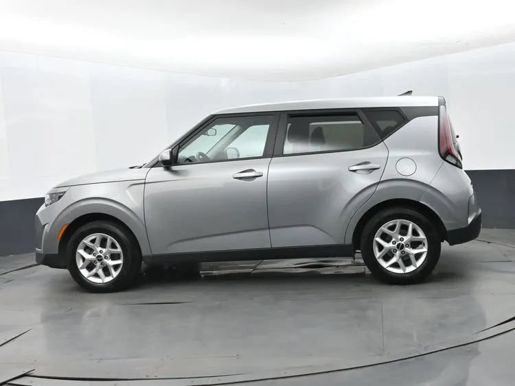 Used 2024 Kia Soul LX w/ Option Group 015 FWD image 5
