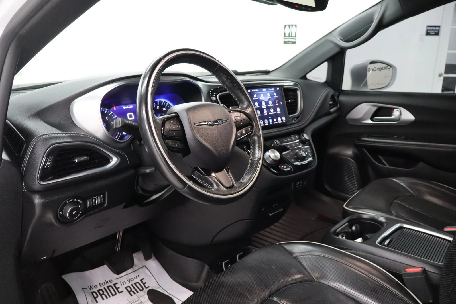 Used 2019 Chrysler Pacifica Limited w/ Advanced Safetytec Group FWD image 14