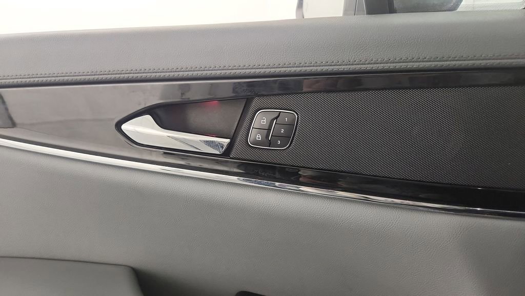 Used 2022 Lincoln Nautilus Reserve image 24