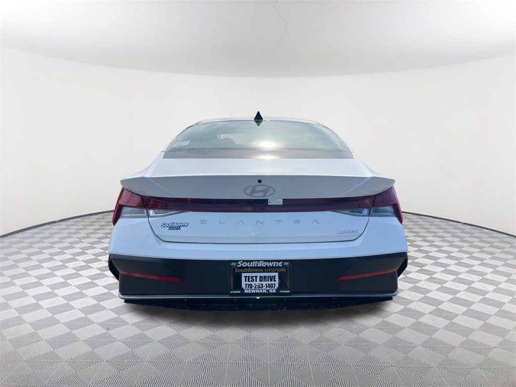 Used 2025 Hyundai Elantra Limited image 6