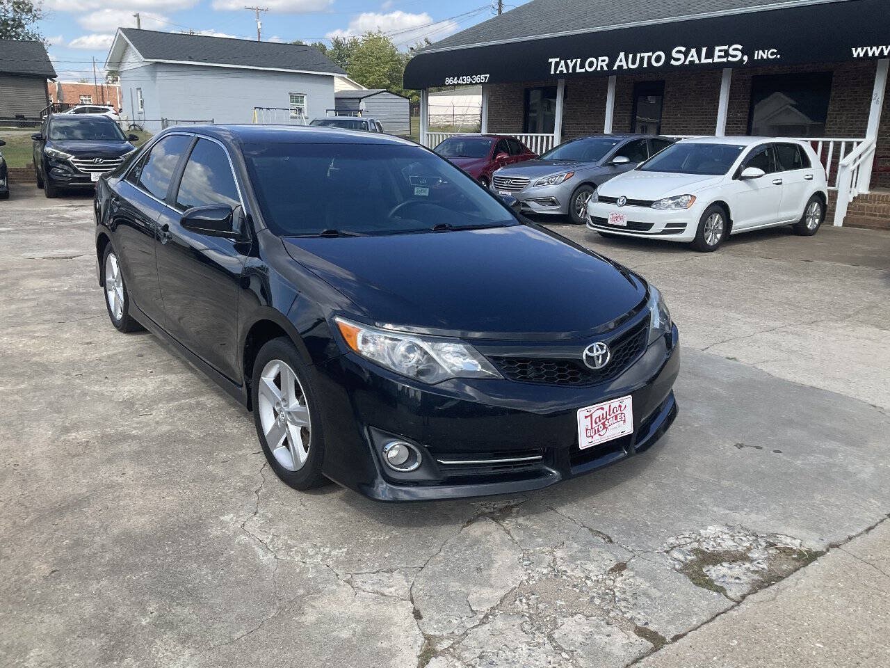 Used 2014 Toyota Camry SE FWD image 1
