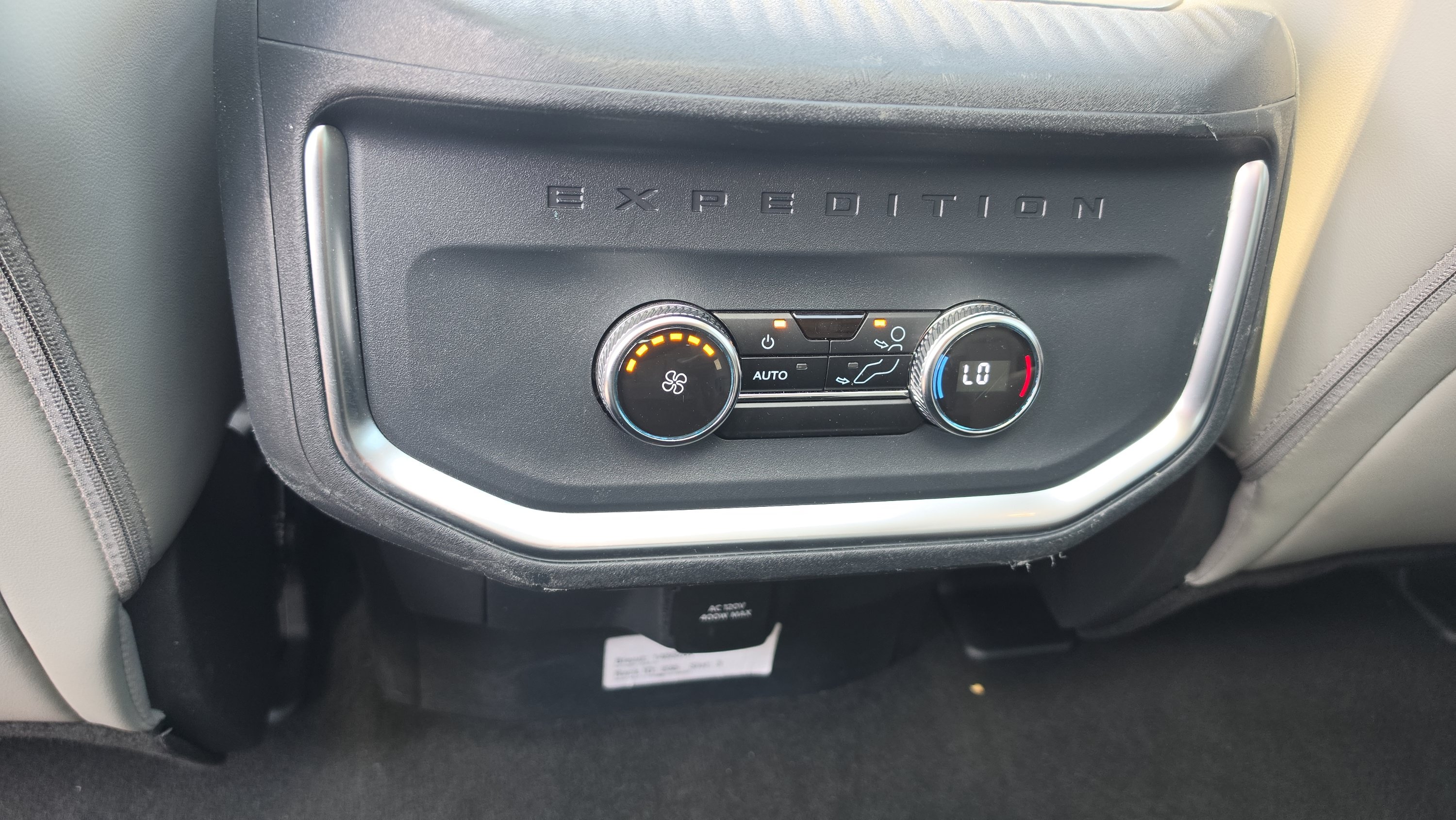 Used 2025 Ford Expedition Active RWD image 23