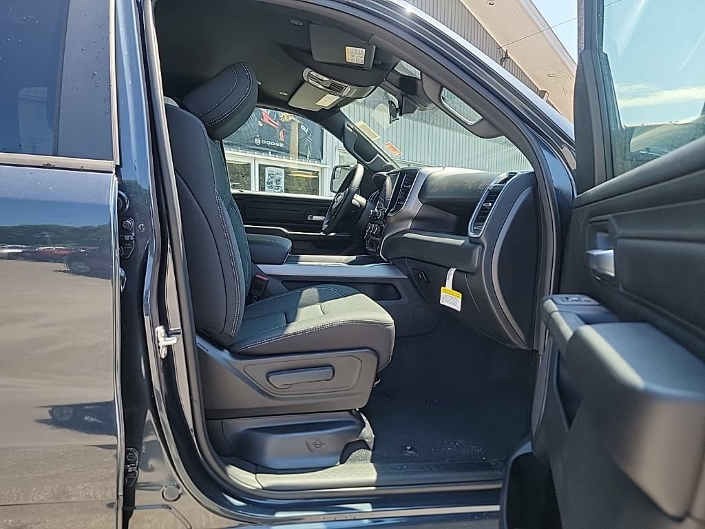 New 2026 RAM 1500 Express AWD/4WD image 8