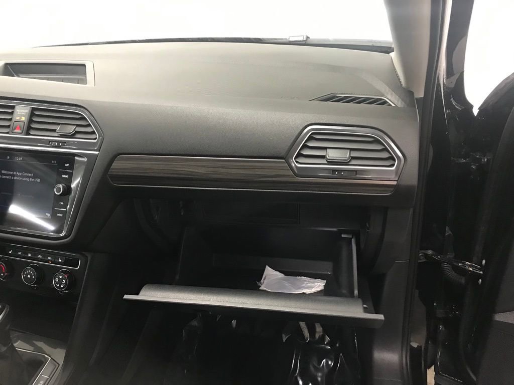 Used 2024 Volkswagen Tiguan SE image 35