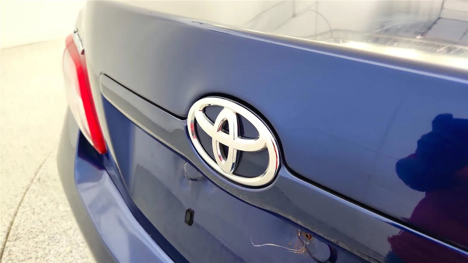 Used 2010 Toyota Camry SE FWD image 16