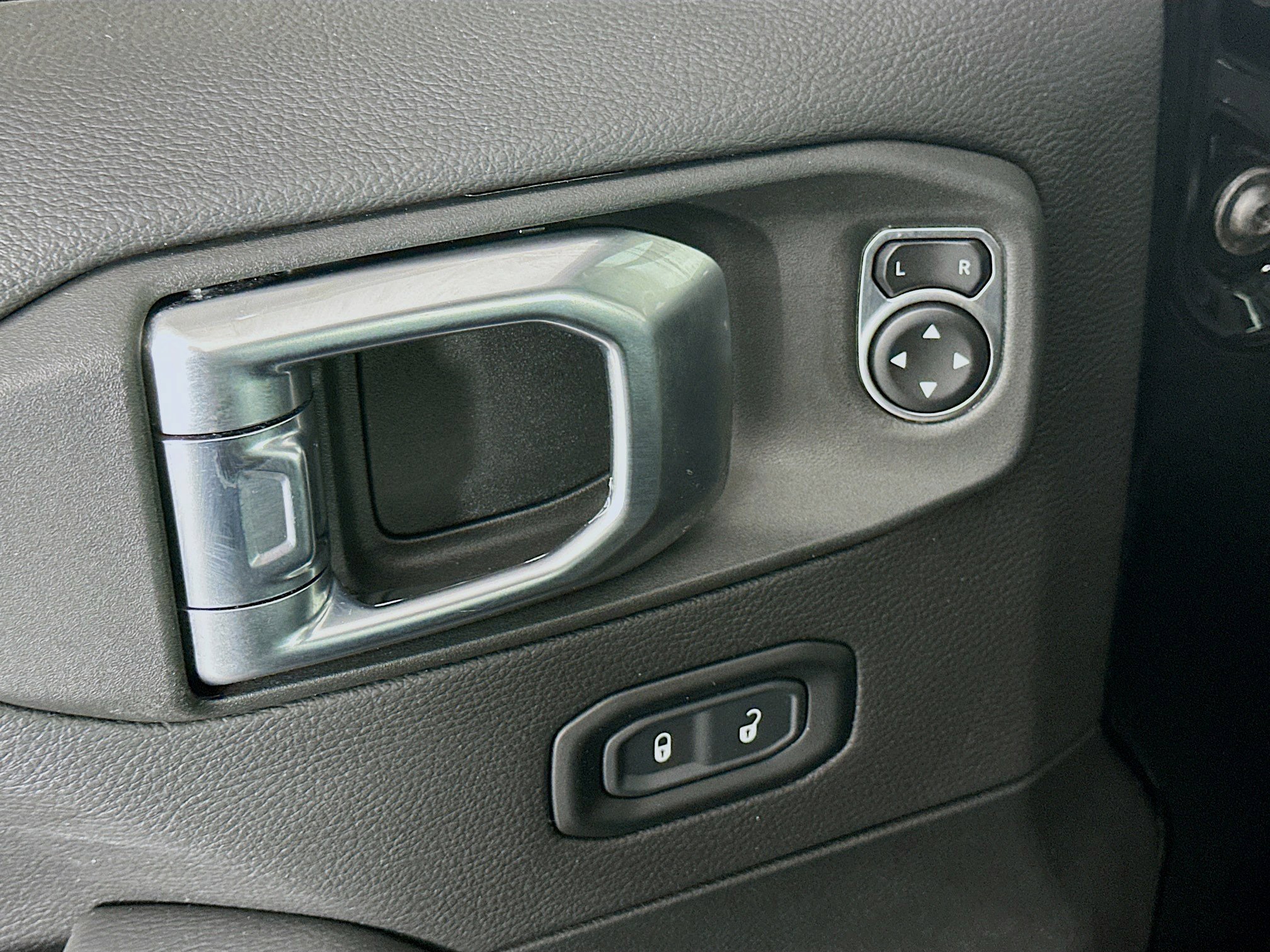 Used 2023 Jeep Wrangler Sahara w/ Cold Weather Group AWD/4WD image 15