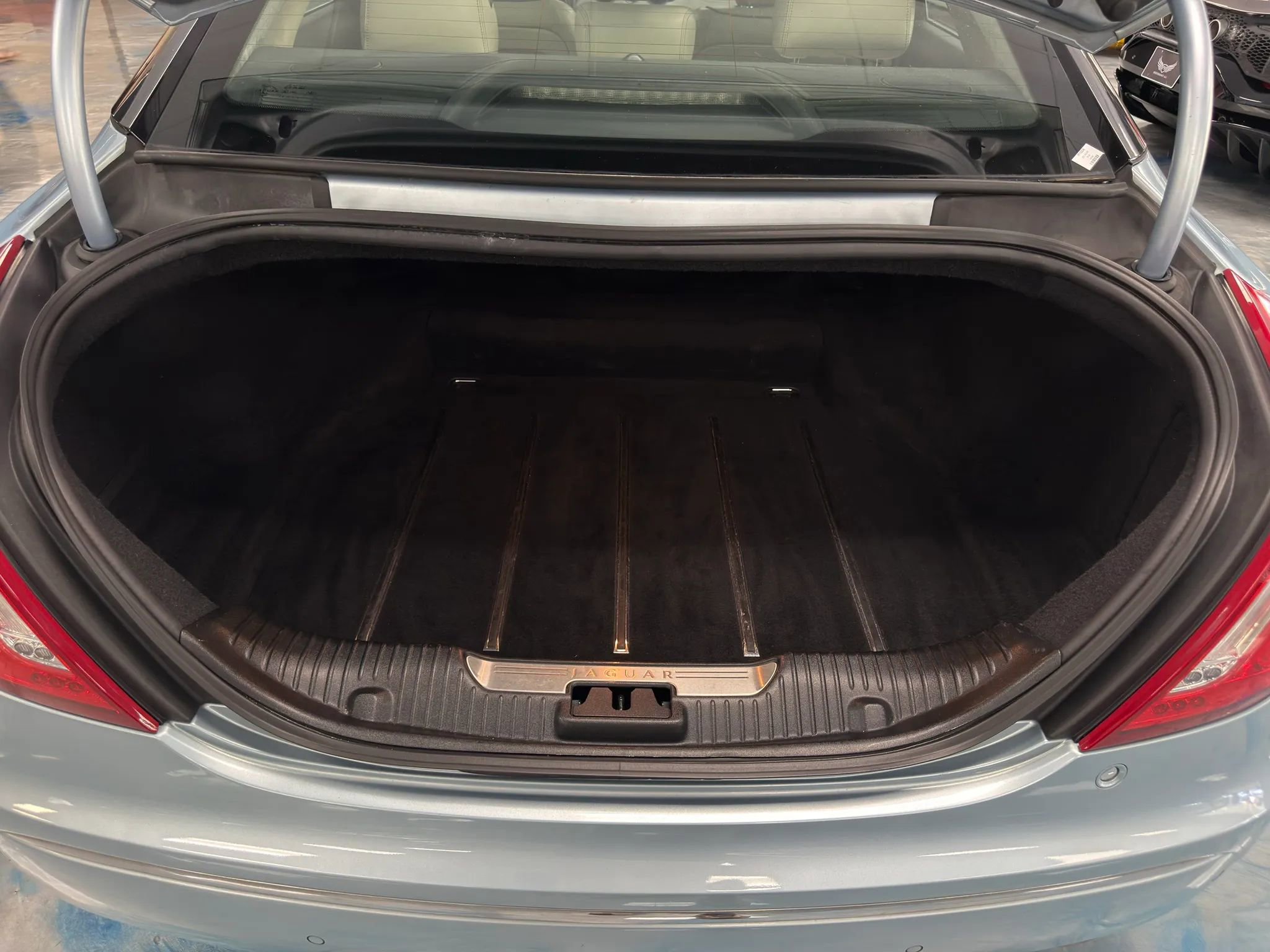 Used 2012 Jaguar XJ image 15