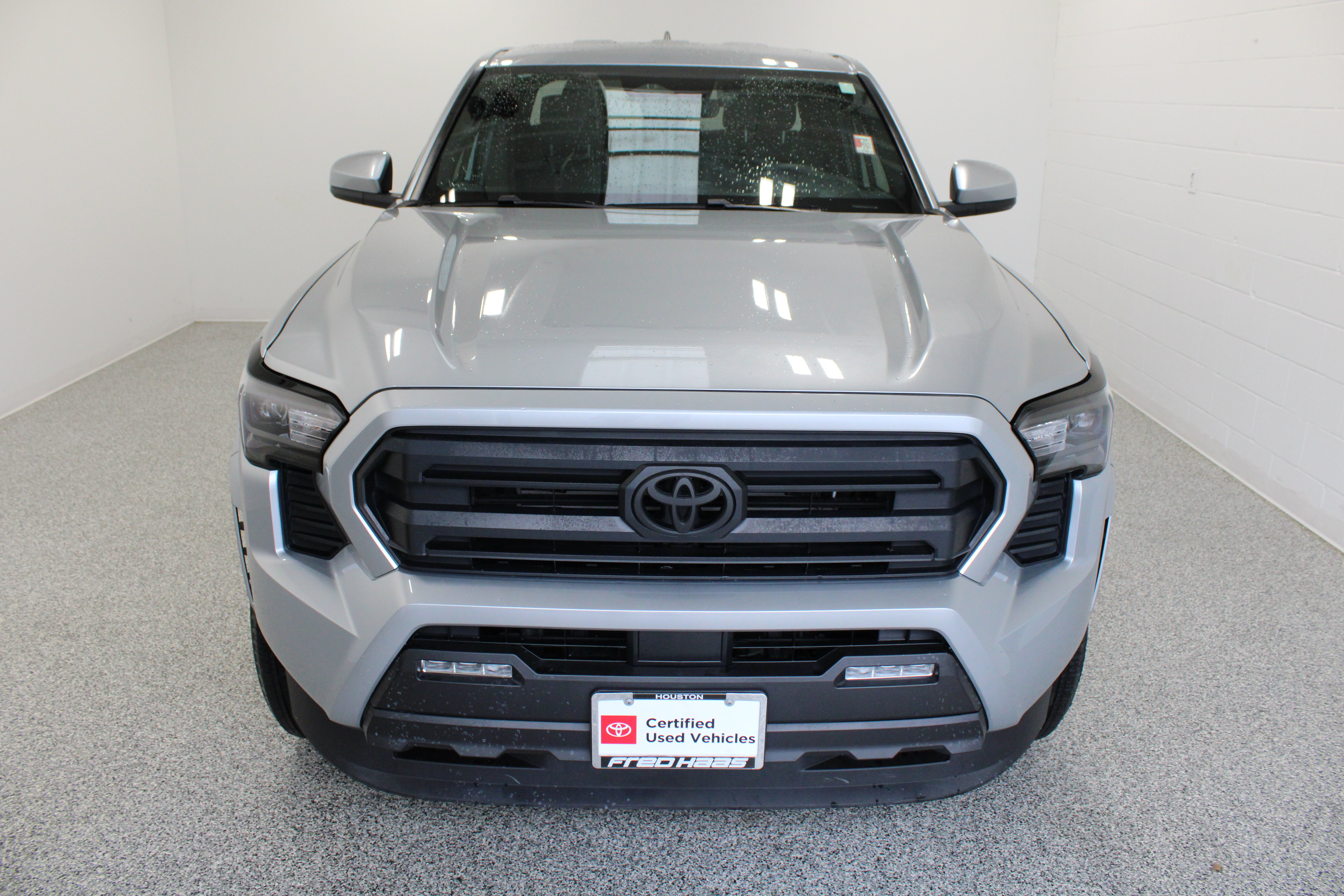 Used 2024 Toyota Tacoma SR5 RWD image 3
