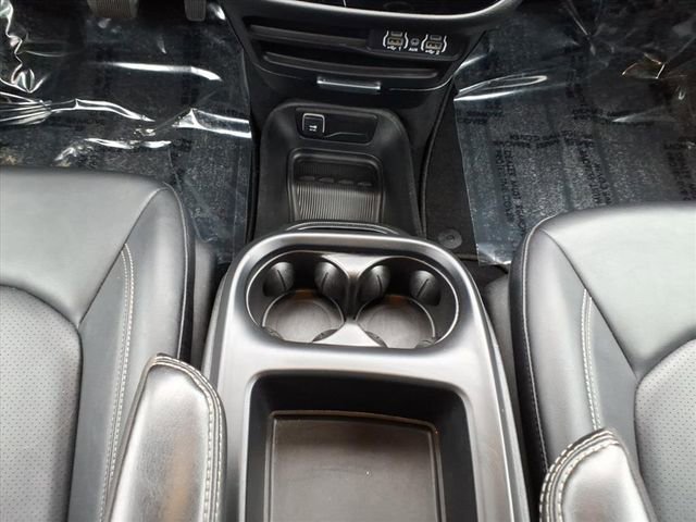 Used 2025 Chrysler Pacifica Select FWD image 19