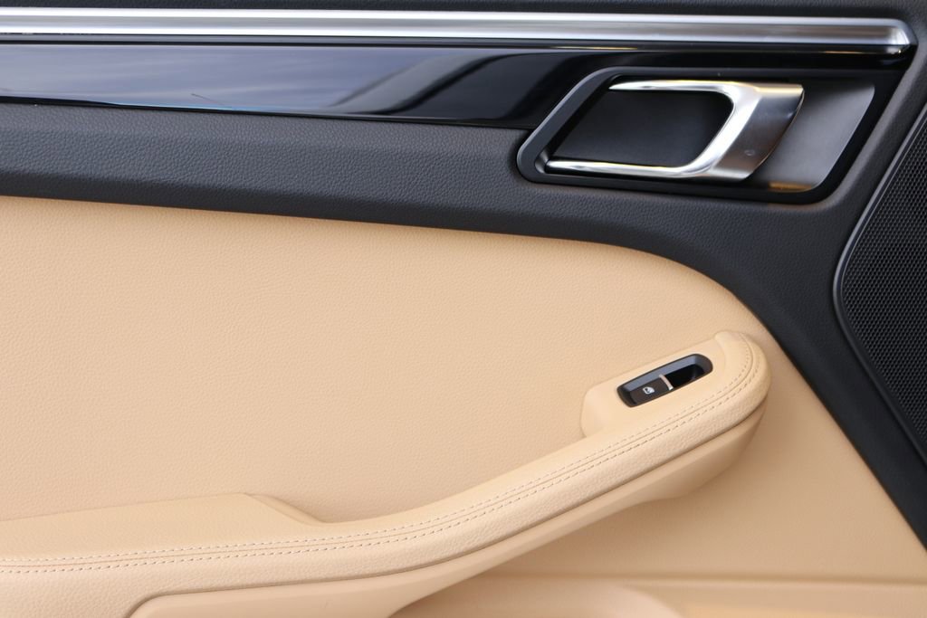 Used 2018 Porsche Macan Sport Edition image 22