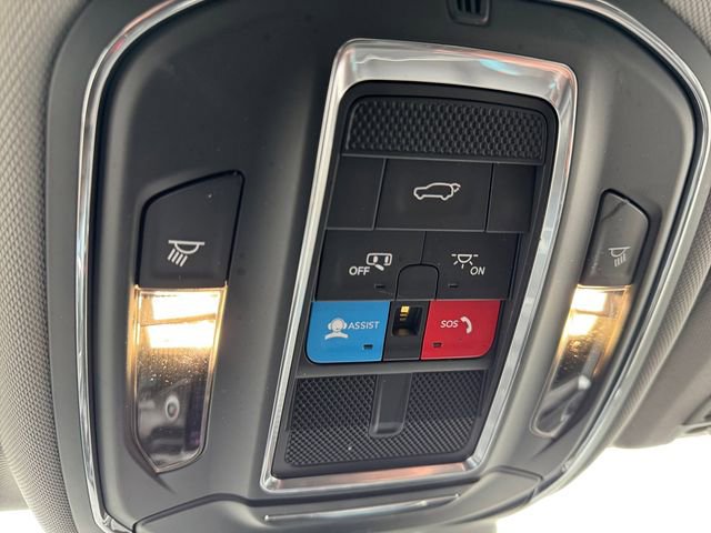 Certified 2023 Jeep Grand Cherokee Limited w/ Black Appearance Package AWD/4WD image 16